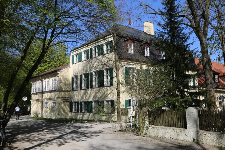 Gutshof Menterschwaige