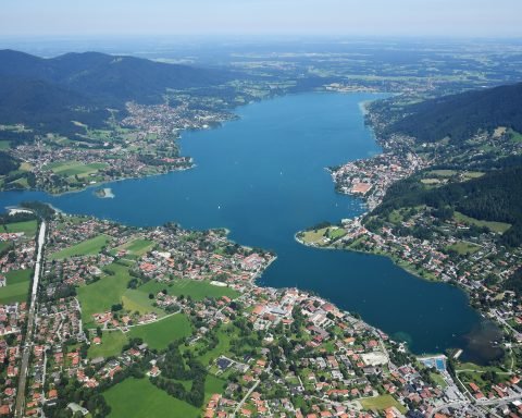 Aerial image of the Tegernsee (view from the southeast)