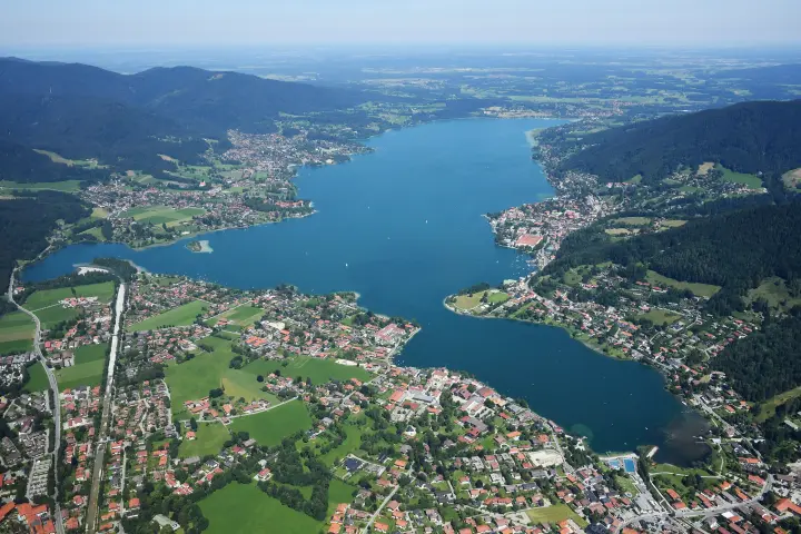 Aerial image of the Tegernsee (view from the southeast)