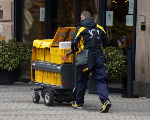 DHL