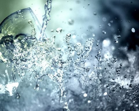 Вода
